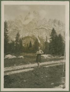 Ritratto femminile - Marieda Di Stefano su un sentiero - Montagna - Escursione alpinistica