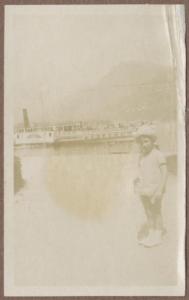Ritratto infantile - Gigi Bosisio sul molo - Lugano - Lago, barca