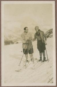 Ritratto di coppia - Uomo e donna sulle piste da sci - Neve - Sci - Sauze D'Oulx