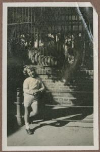 Ritratto infantile - Gigi Bosisio con i leoni - Berlino - Zoo
