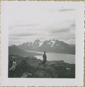 Ritratto femminile - Marieda Di Stefano - Isola di Hinnøy, Digermulen - Veduta delle isole Lofoten - Mare - Montagne