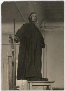 Ritratto maschile - Ragazzo, modello in costume: Dante - Studio