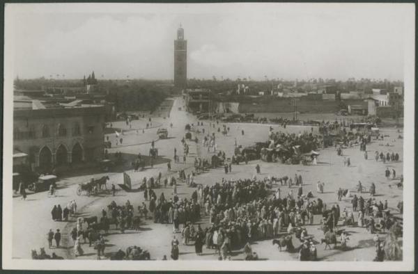 Marrakech - Piazza Jamaa el Fna (Djemaa-el-fna) - Medina - Moschea Koutoubia - Minareto - Folla