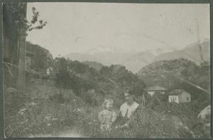 Ritratto di famiglia - Donna con bambino in un prato - Alpi Occidentali - Rocciamelone - Montagne