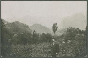 Ritratto maschile - Uomo in un prato - Alpi Occidentali - Montagne