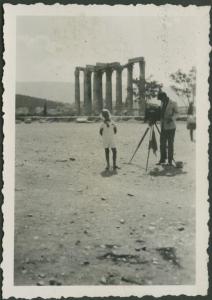 Atene - Tempio di Zeus Olimpio - Ritratto infantile - Gigi Bosisio - Uomo con macchina fotografica