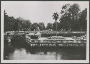 Nimes - Giardini della fontana
