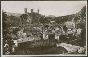 Foix - Paese - Ponte sul fiume Ariège - Chateau de Foix - Castello sulla collina rocciosa - Torri - Chiesa - Veduta dall'alto