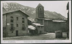 Andorra La Vella - Piazza Dr. Benlloch - Case - Chiesa - Campanile - Pirenei, montagne