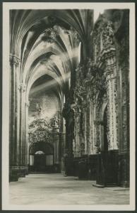 Saragozza - Catedral de El Salvador o La Seo (Cattedrale del Salvatore) - Chiesa - Interno - Navata - Arcate gotiche - Colonne