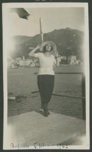 Ritratto femminile - Marieda Di Stefano sul molo - Rapallo - Mare