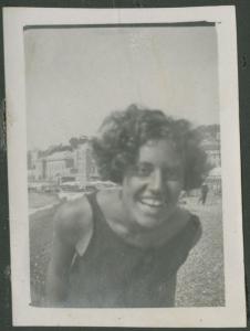 Ritratto femminile - Marieda Di Stefano in costume da bagno - Genova: Pegli - Mare - Spiaggia