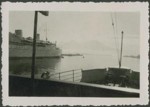 Napoli - Porto - Mare - Navi - Vesuvio - Fumo - Veduta dalla barca