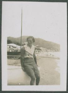 Ritratto femminile - Leli Di Stefano seduta su una barca - Alassio - Spiaggia - Mare