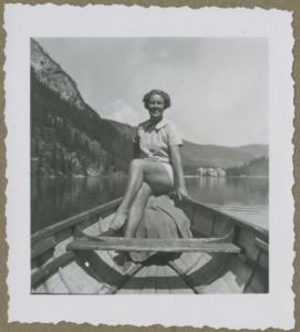 Ritratto femminile - Marieda Di Stefano sulla barca - Braies - Lago di Braies - Dolomiti