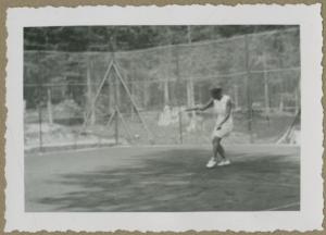 Ritratto femminile - Marieda Di Stefano con racchetta da tennis - Braies - Campo di tennis - Gioco, partita
