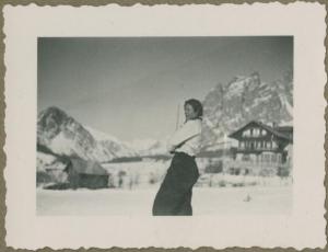 Ritratto femminile - Marieda Di Stefano - Cortina d'Ampezzo - Neve - Dolomiti - Edificio