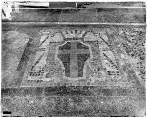 Milano - chiesa di San Sebastiano - pavimentazione - mosaico - sampietrini - decorazione - stemma - scudo - croce - corona turrita