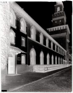 Milano - Castello Sforzesco - Cortile delle Armi - entrata della Civica Biblioteca - Torre del Filarete
