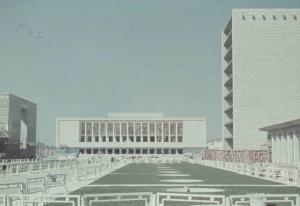 Prima Mostra Triennale delle Terre Italiane d'oltremare - piazza dell'Impero in costruzione - sul fondo da sinistra il padiglione delle Conquiste, il palazzo dell'arte e teatro Mediterraneo, la torre del Partito Nazionale Fascista