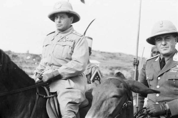 Viaggio in Africa. Ritratto di coppia - due militari italiani a cavallo - Pirzio Biroli
