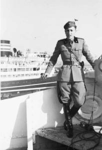 Viaggio verso l'Africa. Porto di Napoli - a bordo del piroscafo "Vulcania" - ritratto maschile - militare