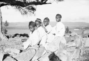Viaggio in Africa. Afalba - ritratto di gruppo - bambini indigeni