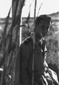 Viaggio in Africa. Quihà (?): ritratto maschile, Federico Patellani in divisa militare