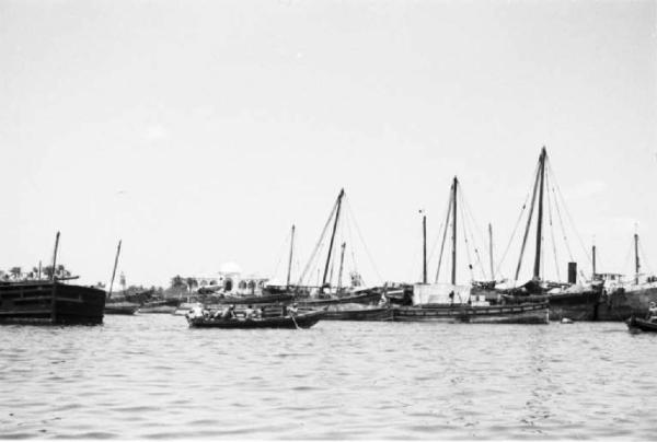 Viaggio in Africa. Porto di Massaua: imbarcazioni a vela ormeggiate