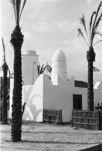Prima Mostra Triennale delle Terre Italiane d'oltremare - padiglione Libia (non più esistente) - spazi esterni - ricostruzione di una casa tipica libica