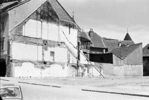 Viaggio in Jugoslavia. Zagabria: edifici d'abitazione parzialmente distrutti