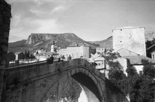 Viaggio in Jugoslavia. Mostar: scorcio del Ponte Vecchio