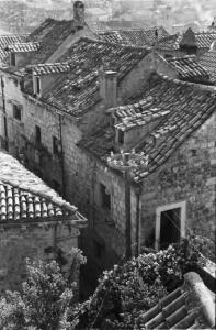Viaggio in Jugoslavia. Dubrovnik (Ragusa): scorcio aereo del centro urbano nei pressi delle mura romane