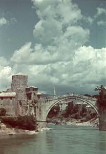 Viaggio in Jugoslavia. Mostar: il ponte - veduta