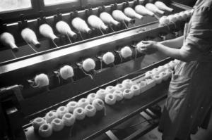 Produzione di maglieria d'angora - lavorazione della lana - filatura