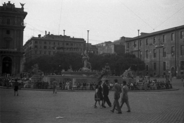 Roma - Veduta di Piazza Esedra con al centro la Fontana delle Naiadi