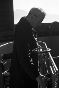 Castel Gandolfo. Specola Vaticana - Padre Stein, direttore dell'osservatorio astronomico, muove alcuni meccanismi di regolazione del telescopio