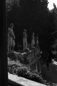Roma. Pincio. Particolare delle statue che ornano una terrazza