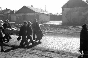 Campagna di Russia. Ucraina - Dnipropetrovs'k - corteo funebre - trasporto della bara