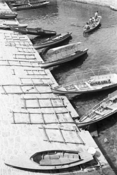 Arona. Barche di pescatori ormeggiate