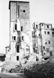 Italia Dopoguerra. Firenze - Edifici semidistrutti dai bombardamenti