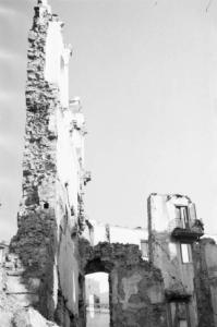 Italia Dopoguerra. Firenze - Edifici distrutti dai bombardamenti - Una parete pericolante