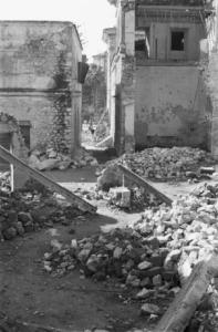 Italia Dopoguerra. Terracina. Edifici distrutti dai bombardamenti
