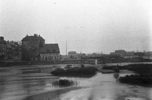 Honfleur. Edifici affacciati sul mare durante la bassa marea