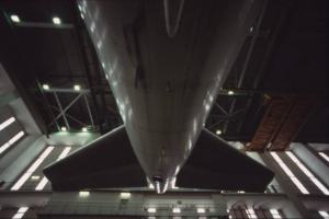 Alitalia. Interno di un hangar - la carlinga di un aeroplano - stabilizzatori di coda