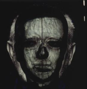 Klaustrofobia. Ritratto maschile - autoritratto dell'artista "Vetro" - sovrapposizione doppia visione frontale