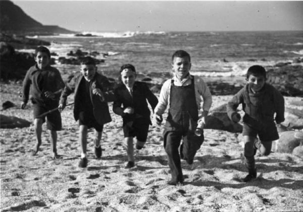 Baiona - ragazzini giocano in spiaggia