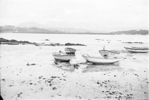 Baiona - imbarcazioni lasciate in secca dalla bassa marea