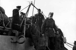 Dopoguerra. Viaggio Marocco - Militari italiani sbarcano dal cacciatorpediniere Duca degli Abruzzi