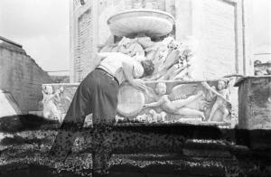 Roma. Esterno della Basilica di San Pietro in Vaticano - lavori di restauro. Operaio osserva un bassorilievo antico